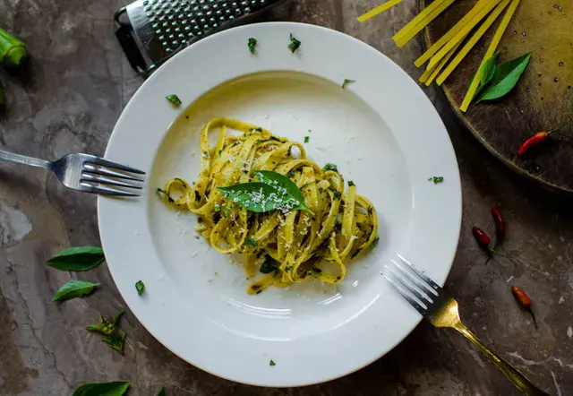 Garlic and Spinach Pasta